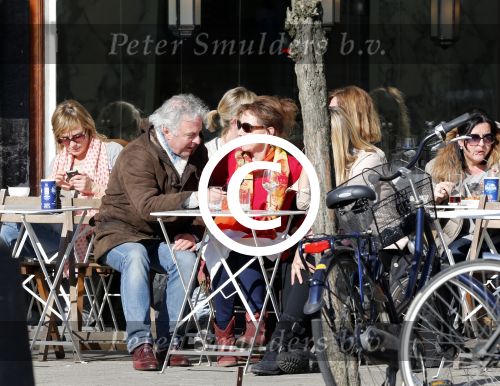 Amsterdam 4 maart 2013
Carolien v d Berg met een vriendin en Huub Stapel  op terras bij George.
Peter Smulders bv