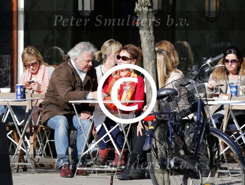 Amsterdam 4 maart 2013
Carolien v d Berg met een vriendin en Huub Stapel  op terras bij George.
Peter Smulders bv
