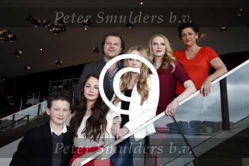 Amsterdam 11 maart 2013
PERPRESENTATIE \'AAF\', CASTFOTO VLNR. BENNIE GEEST, MECHTELD JONGERIUS, BAS KEIJZER, LISA ZWEERMAN, JELKA VAN HOUTEN EN ANNET MALHERBE
Peter Smulders bv