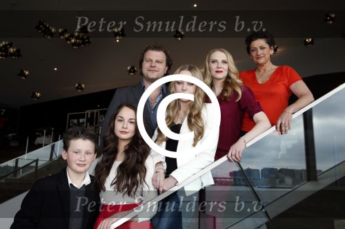 Amsterdam 11 maart 2013
PERPRESENTATIE \'AAF\', CASTFOTO VLNR. BENNIE GEEST, MECHTELD JONGERIUS, BAS KEIJZER, LISA ZWEERMAN, JELKA VAN HOUTEN EN ANNET MALHERBE
Peter Smulders bv