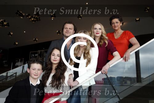 Amsterdam 11 maart 2013
PERPRESENTATIE \'AAF\', CASTFOTO VLNR. BENNIE GEEST, MECHTELD JONGERIUS, BAS KEIJZER, LISA ZWEERMAN, JELKA VAN HOUTEN EN ANNET MALHERBE
Peter Smulders bv