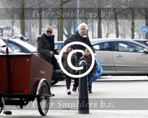 Amsterdam 18 maart 2013
Connie Breukhoven met haar hulp Jannie en kleinkinderen.
Peter Smulders bv