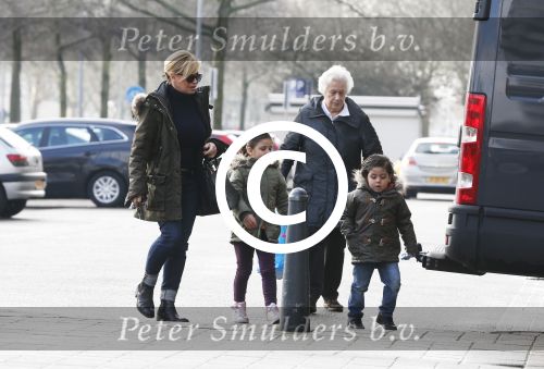 Amsterdam 18 maart 2013
Connie Breukhoven met haar hulp Jannie en kleinkinderen.
Peter Smulders bv