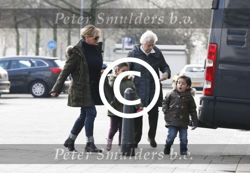Amsterdam 18 maart 2013
Connie Breukhoven met haar hulp Jannie en kleinkinderen.
Peter Smulders bv