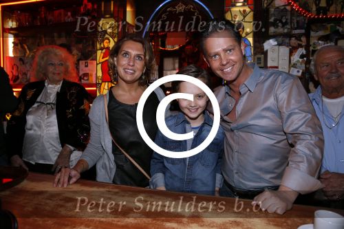 Amsterdam 11 maart 2013
Presentatie cd Danny de Munk uitgereikt door Gerard Joling.
Ook Danny zijn vrouw Jenny en zijn zoon waren aanwezig.
Peter Smulders bv
