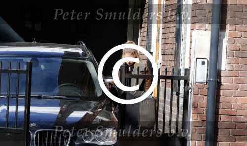 Amsterdam Schiphol 13 maart 2013
Doutzen Kroes en haar zoon Phyllon worden thuis door taxi opgehaald en naar schiphol gebracht.
Peter Smulders bv