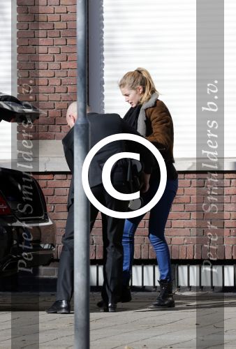 Amsterdam Schiphol 13 maart 2013
Doutzen Kroes en haar zoon Phyllon worden thuis door taxi opgehaald en naar schiphol gebracht.
Peter Smulders bv