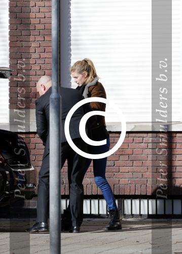 Amsterdam Schiphol 13 maart 2013
Doutzen Kroes en haar zoon Phyllon worden thuis door taxi opgehaald en naar schiphol gebracht.
Peter Smulders bv