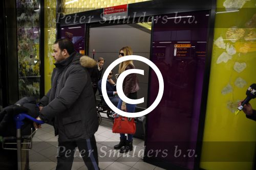 Schiphol 17 maart 2013
Badr Hari en Estelle Cruijff  komen terug van de K1 finale in Zagreb waar Badr zijn voet gebroken heeft . Badr wordt in een rolstoel naar zijn auto gebracht.
Peter Smulders bv