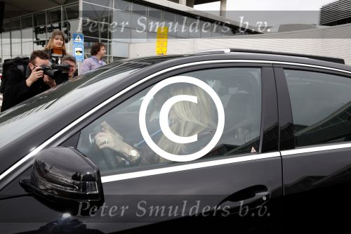 Schiphol 17 maart 2013
Badr Hari en Estelle Cruijff  komen terug van de K1 finale in Zagreb waar Badr zijn voet gebroken heeft . Badr wordt in een rolstoel naar zijn auto gebracht.
Peter Smulders bv