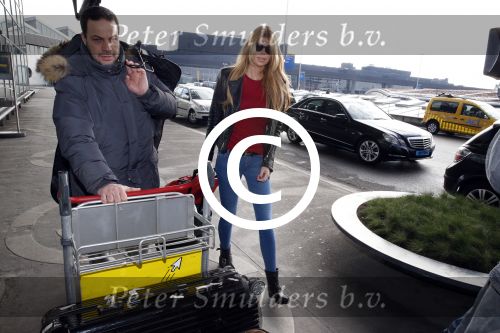 Schiphol 13 maart 2013
Badr Hari en Estelle Cruijff vertrekken vanaf schiphol naar Zagreb waar Badr een K1 event heeft.
Peter Smulders bv