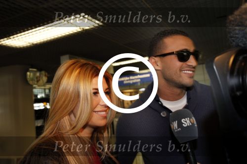 Schiphol 13 maart 2013
Badr Hari en Estelle Cruijff vertrekken vanaf schiphol naar Zagreb waar Badr een K1 event heeft.
Peter Smulders bv