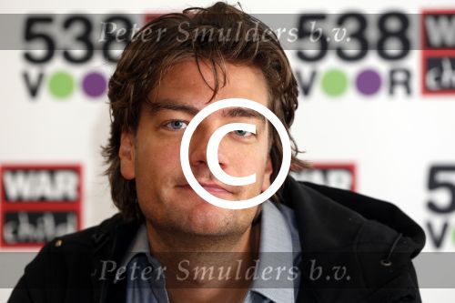 Amsterdam 19 maart 2013
Marco Borsato, ex-kindsoldate Gabriela, 538 DJ\'s: Barry Paf, Frank Dane en Jeroen Nieuwenhuize bij persconferentie War Child en radio 538.
Peter Smulders bv