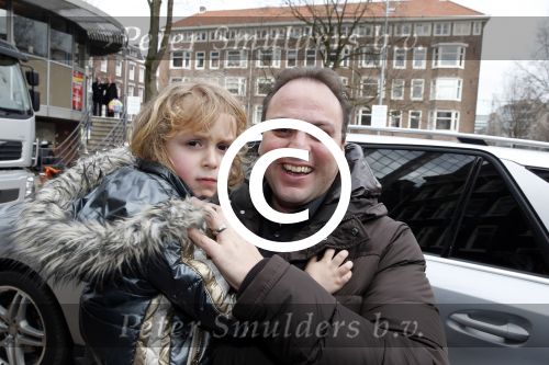 Amsterdam 6 maart 2013
Frans Bauer met Mariska Christiaan Frans Lucas en Jan in carre voor zijn 1000e optreden en de 8 e verjaardag van Frans Jr. Mariska heeft de taarten gemaakt.
Peter Smulders bv