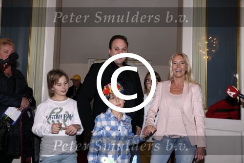 Amsterdam 6 maart 2013
Frans Bauer met Mariska Christiaan Frans Lucas en Jan in carre voor zijn 1000e optreden en de 8 e verjaardag van Frans Jr. Mariska heeft de taarten gemaakt.
Peter Smulders bv