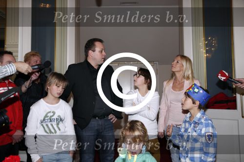 Amsterdam 6 maart 2013
Frans Bauer met Mariska Christiaan Frans Lucas en Jan in carre voor zijn 1000e optreden en de 8 e verjaardag van Frans Jr. Mariska heeft de taarten gemaakt.
Peter Smulders bv