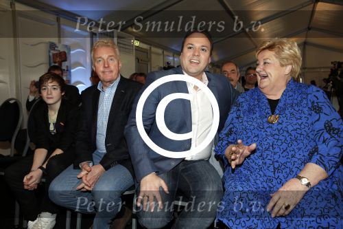 Utrecht 15 maart 2013
Frans Bauer Andre v Duin Antoinette Hertsenberg en Erica Terpstra leggen de eerste steen daar waar het nieuwe Kika kinderziekenhuis moet komen.
Peter Smulders bv