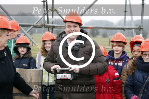Utrecht 15 maart 2013
Frans Bauer Andre v Duin Antoinette Hertsenberg en Erica Terpstra leggen de eerste steen daar waar het nieuwe Kika kinderziekenhuis moet komen.
Peter Smulders bv