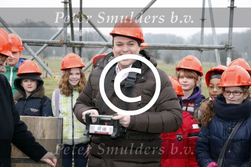 Utrecht 15 maart 2013
Frans Bauer Andre v Duin Antoinette Hertsenberg en Erica Terpstra leggen de eerste steen daar waar het nieuwe Kika kinderziekenhuis moet komen.
Peter Smulders bv