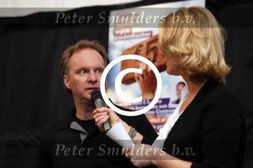 Utrecht 15 maart 2013
Frans Bauer Andre v Duin Antoinette Hertsenberg en Erica Terpstra leggen de eerste steen daar waar het nieuwe Kika kinderziekenhuis moet komen. kika oprichter Frits Hirschstein
Peter Smulders bv