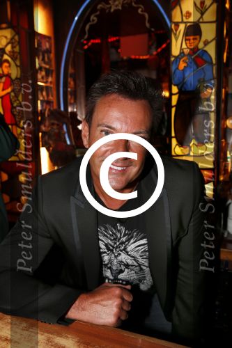 Amsterdam 11 maart 2013
Presentatie cd Danny de Munk uitgereikt door Gerard Joling.
Ook Danny zijn vrouw Jenny en zijn zoon waren aanwezig.
Peter Smulders bv