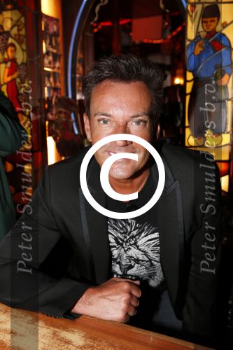 Amsterdam 11 maart 2013
Presentatie cd Danny de Munk uitgereikt door Gerard Joling.
Ook Danny zijn vrouw Jenny en zijn zoon waren aanwezig.
Peter Smulders bv