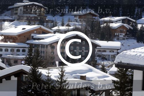 Lech, 27 Februari 2013
Wintersport, skieen
Linda de Mol met kinderen
Hotel Post Lech
Foto Peter Smulders BV
