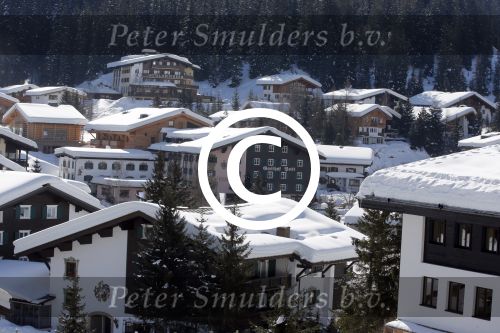 Lech, 27 Februari 2013
Wintersport, skieen
Linda de Mol met kinderen
Hotel Post Lech
Foto Peter Smulders BV