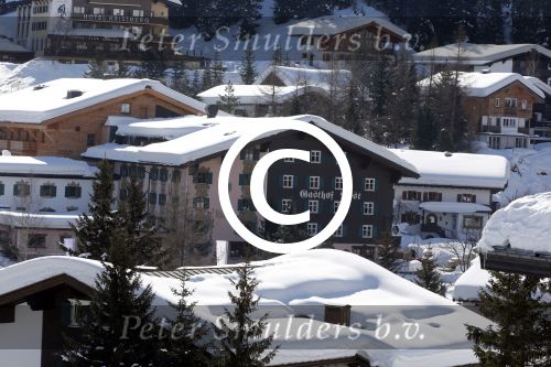 Lech, 27 Februari 2013
Wintersport, skieen
Linda de Mol met kinderen
Hotel Post Lech
Foto Peter Smulders BV