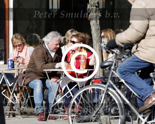 Amsterdam 4 maart 2013
Carolien v d Berg met een vriendin en Huub Stapel  op terras bij George.
Peter Smulders bv