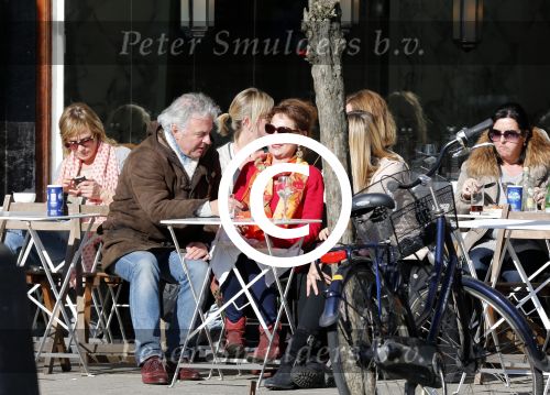 Amsterdam 4 maart 2013
Carolien v d Berg met een vriendin en Huub Stapel  op terras bij George.
Peter Smulders bv