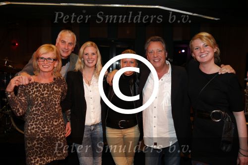 Hilversum 6 maart 2013
Presentatie cd Rock@R\'allstars in wisseloord studio\'s met oa Jan Rietman Jan Tuijp Marga Bult Dany Lademacher Ton op t Hof Jan Kooper en Albert Deinum. Jan met dochters met vriendin en ex vrouw Els met vriend Mario v d Ende
Pdeter Smulders bv