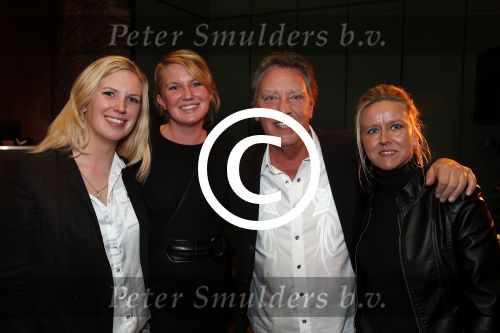 Hilversum 6 maart 2013
Presentatie cd Rock@R\'allstars in wisseloord studio\'s met oa Jan Rietman Jan Tuijp Marga Bult Dany Lademacher Ton op t Hof Jan Kooper en Albert Deinum. Jan met dochters en vriendin
Pdeter Smulders bv
