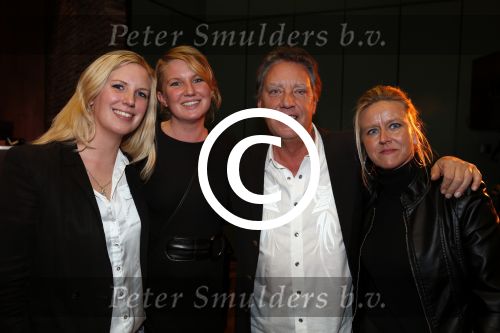 Hilversum 6 maart 2013
Presentatie cd Rock@R\'allstars in wisseloord studio\'s met oa Jan Rietman Jan Tuijp Marga Bult Dany Lademacher Ton op t Hof Jan Kooper en Albert Deinum. Jan met dochters en vriendin
Pdeter Smulders bv