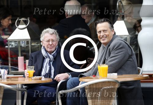 Amsterdam 8 maart 2013
Jan des Bouvrie op terras met een kennis.
Peter Smulders bv