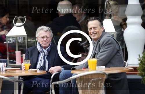 Amsterdam 8 maart 2013
Jan des Bouvrie op terras met een kennis.
Peter Smulders bv