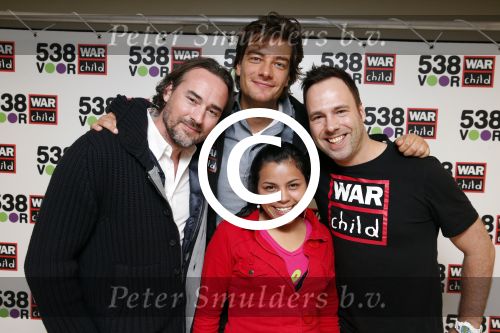Amsterdam 19 maart 2013
Marco Borsato, ex-kindsoldate Gabriela, 538 DJ\'s: Barry Paf, Frank Dane en Jeroen Nieuwenhuize bij persconferentie War Child en radio 538.
Peter Smulders bv
