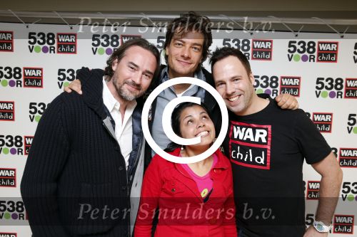 Amsterdam 19 maart 2013
Marco Borsato, ex-kindsoldate Gabriela, 538 DJ\'s: Barry Paf, Frank Dane en Jeroen Nieuwenhuize bij persconferentie War Child en radio 538.
Peter Smulders bv