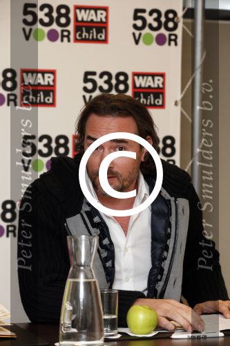 Amsterdam 19 maart 2013
Marco Borsato, ex-kindsoldate Gabriela, 538 DJ\'s: Barry Paf, Frank Dane en Jeroen Nieuwenhuize bij persconferentie War Child en radio 538.
Peter Smulders bv