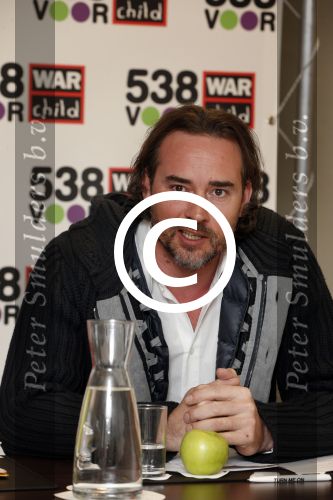 Amsterdam 19 maart 2013
Marco Borsato, ex-kindsoldate Gabriela, 538 DJ\'s: Barry Paf, Frank Dane en Jeroen Nieuwenhuize bij persconferentie War Child en radio 538.
Peter Smulders bv