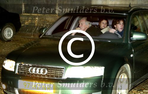 Amsterdam 28 december 2003
Prinses Maxima en Prinses Amalia wandelen met ouders Maxima en broer en zus bij Paleis op de Dam.
Peter Smulders bv