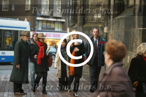 Amsterdam 28 december 2003
Prinses Maxima en Prinses Amalia wandelen met ouders Maxima en broer en zus bij Paleis op de Dam.Jorge Zorreguita en Carmen Zorreguita