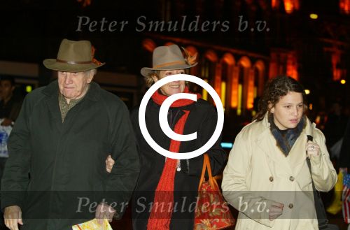 Amsterdam 28 december 2003
Prinses Maxima en Prinses Amalia wandelen met ouders Maxima en broer en zus bij Paleis op de Dam.Jorge Zorreguita en Carmen Zorreguita