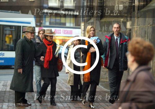 Amsterdam 28 december 2003
Prinses Maxima en Prinses Amalia wandelen met ouders Maxima en broer en zus bij Paleis op de Dam.Jorge Zorreguita en Carmen Zorreguita