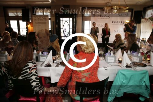 Laren 18 maart 2013
Lunch Nannic met div bekende nederlandse vrouwen. Karin Bloemen
Peter Smulders bv