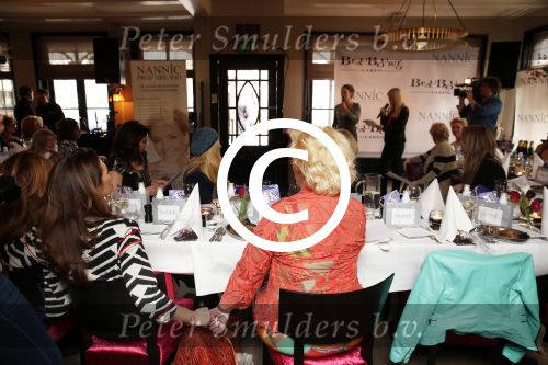 Laren 18 maart 2013
Lunch Nannic met div bekende nederlandse vrouwen. Karin Bloemen
Peter Smulders bv