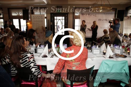 Laren 18 maart 2013
Lunch Nannic met div bekende nederlandse vrouwen. Karin Bloemen
Peter Smulders bv