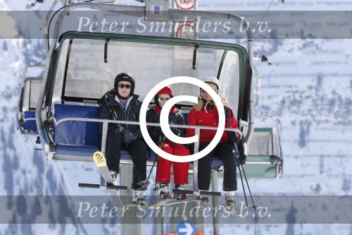 Lech, 27 Februari 2013
Wintersport, skieen
Linda de Mol met kinderen
Foto Peter Smulders BV