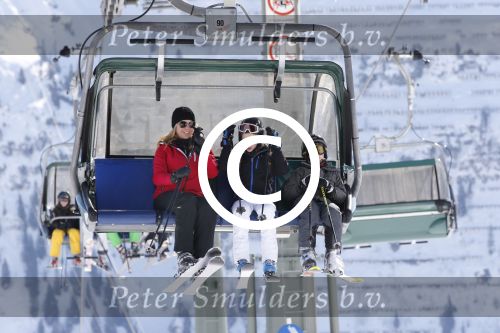 Lech, 27 Februari 2013
Wintersport, skieen
Linda de Mol met kinderen
Foto Peter Smulders BV