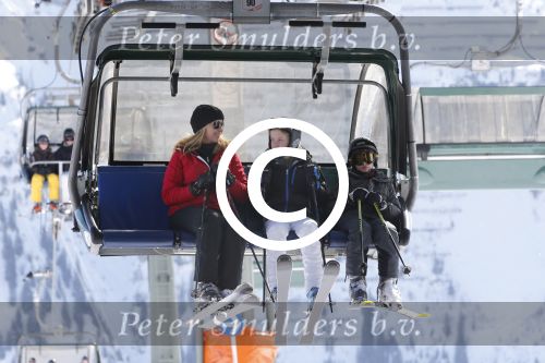 Lech, 27 Februari 2013
Wintersport, skieen
Linda de Mol met kinderen
Foto Peter Smulders BV